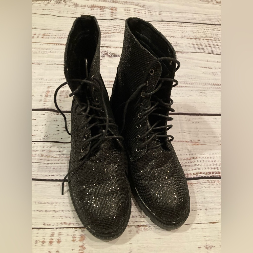 New Sparkly Glitter Black Womens Combat Style Lace Up Boots size 9 (41 European)